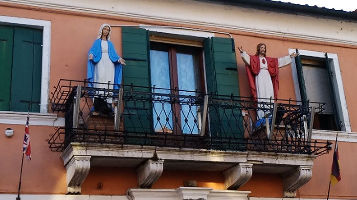 Святые на балконе в Бурано