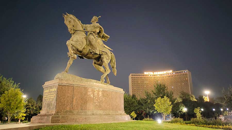 Памятник Тамерлану Ташкент